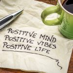 7 exercícios para treinar o seu cérebro para manter o pensamento positivo